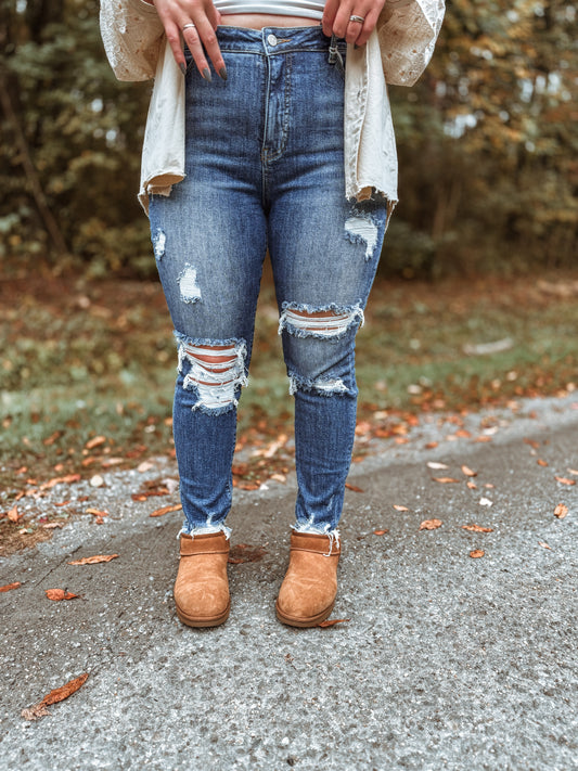 BILLIE DARK WASH DISTRESSED SKINNY JEANS