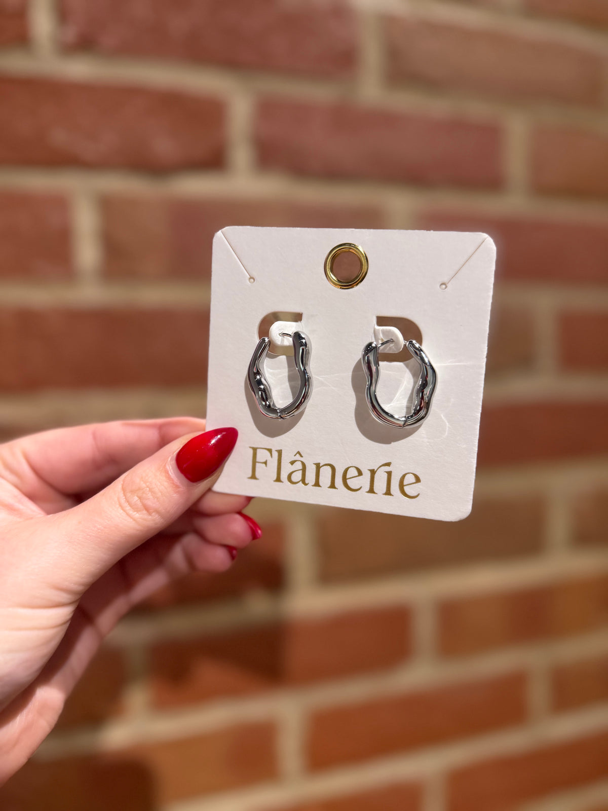 Darcy Oval Hoops